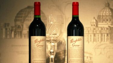 維州單日新增13507例，澳洲發(fā)布旅行警告并聚焦酒類零售防疫；輝瑞Omicron專屬疫苗或?qū)⒆鳛榧訌?qiáng)針接種